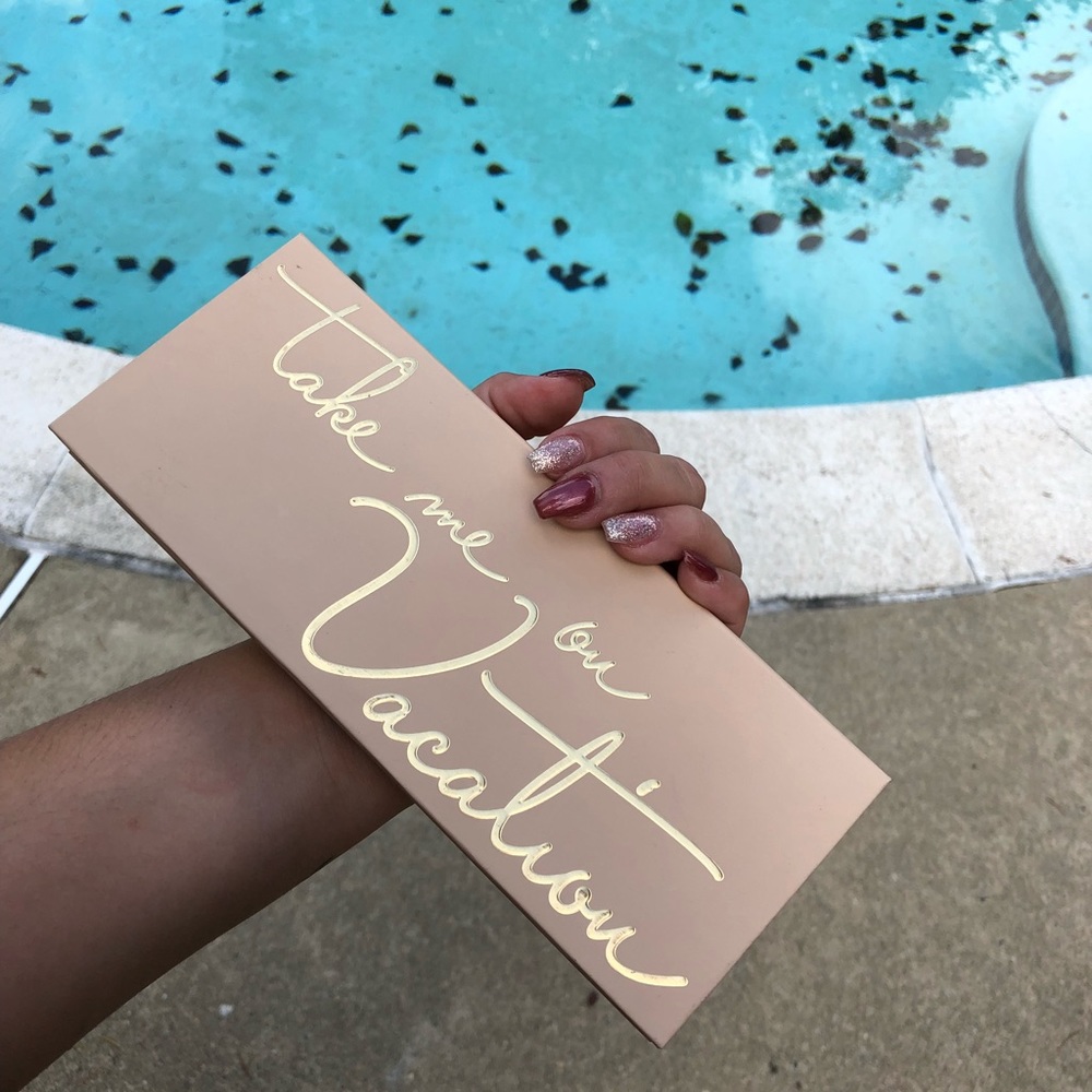 NWOT Kylie Take Me On A Vacation Eyeshadow Pallet